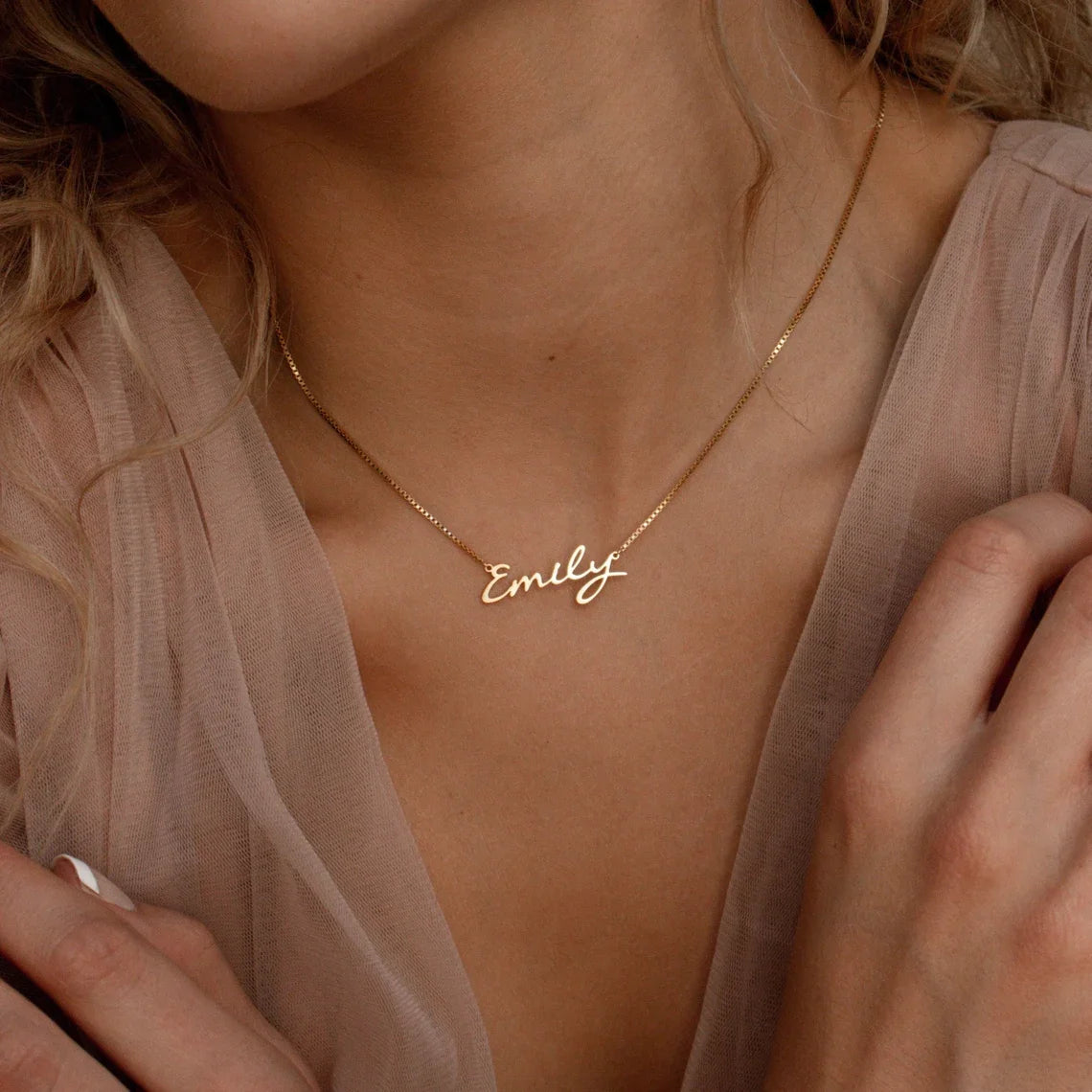 Personalized Gold Nameplate Necklace for Women with Box Chain - Ideal Birthday Gift for Best Friends, Customizable Font Options, 2023